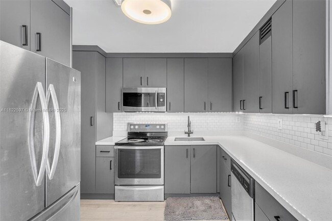 Primary Photo - 6900 Bay Dr