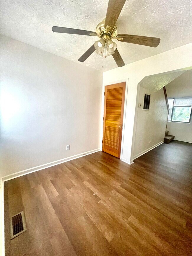 Building Photo - 452 Larkwood Dr