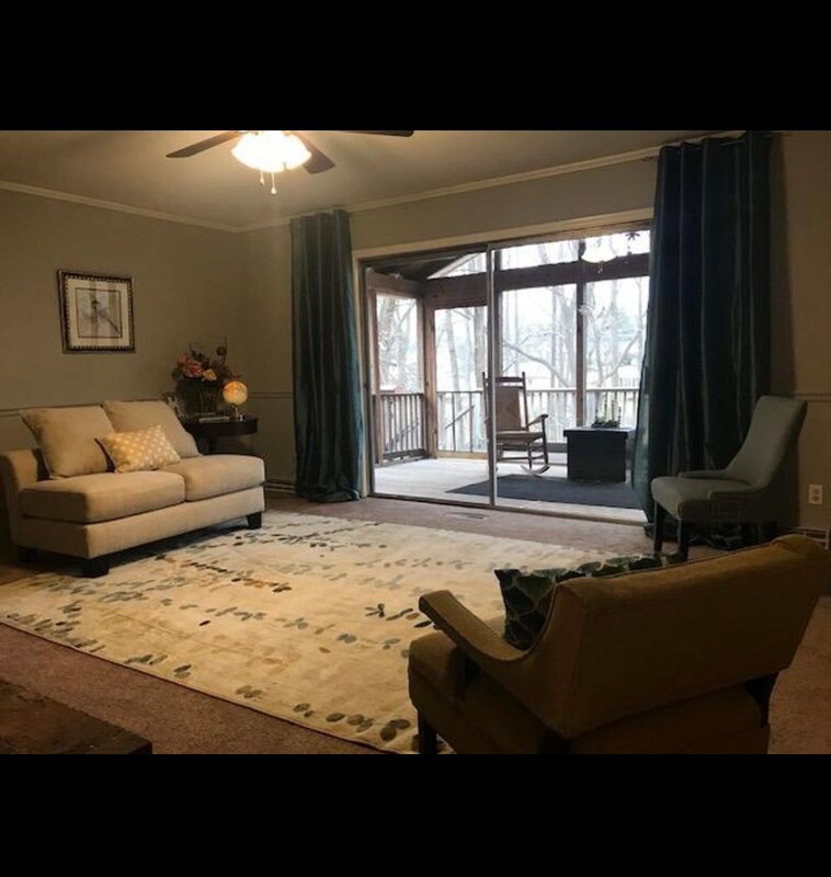 Building Photo - 420 Deerwood Dr