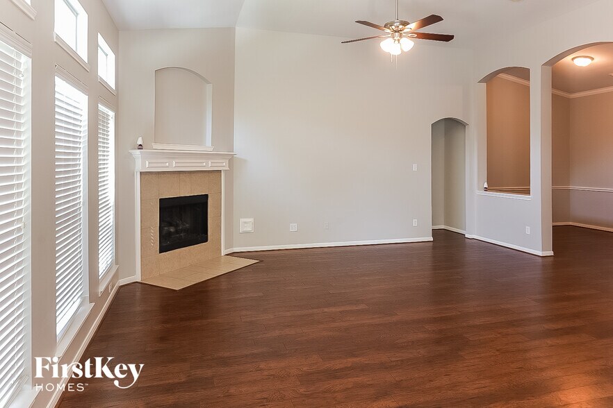 Building Photo - 16115 Fleethaven Ln