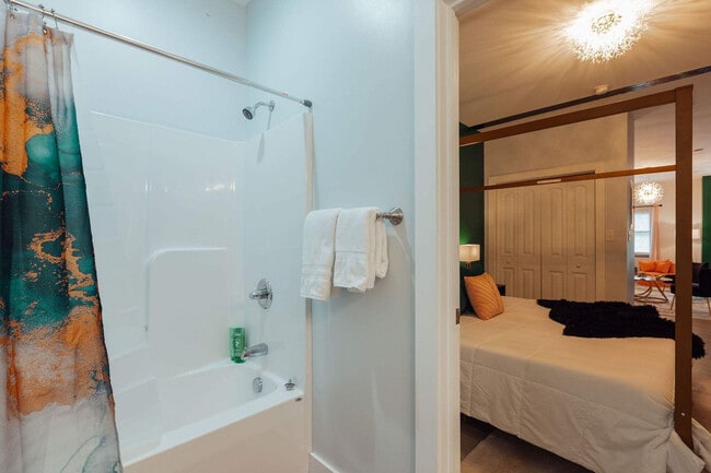 Building Photo - 202 E Main St