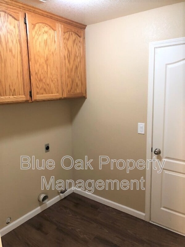 Building Photo - 2158 Robailey Dr
