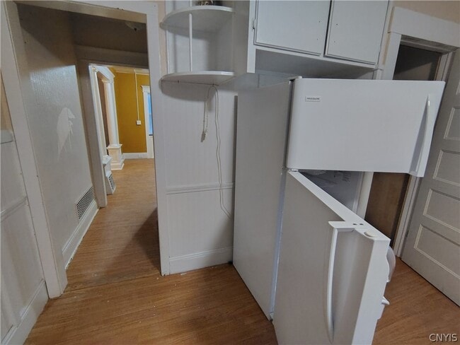 Building Photo - 147 E Matson Ave