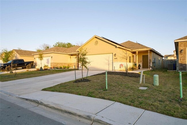 Building Photo - 648 Jennifer Wy