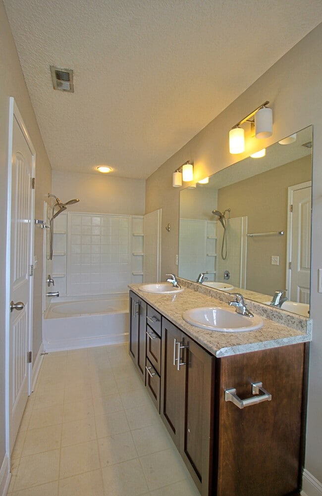 Building Photo - 1203 Cypress Fall Cir