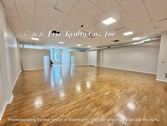 Building Photo - 7 E Main St