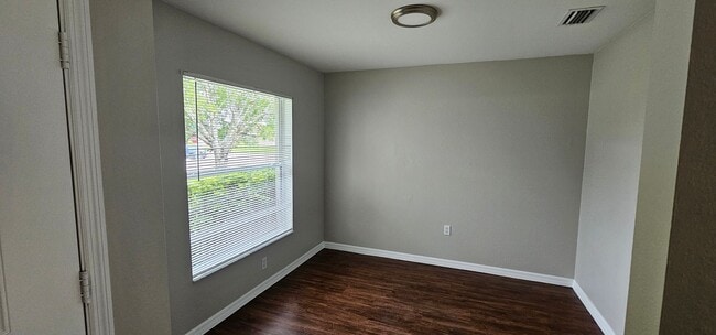 Building Photo - 1530 SW 19th Ave