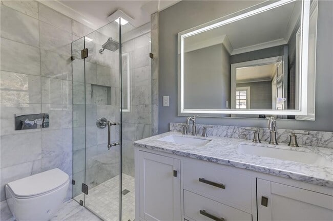 Building Photo - 2325 Elmwood Cir SE
