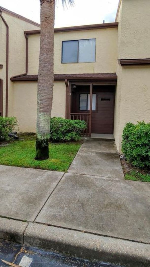 Building Photo - 2 BR and 2 Baths overlooking the Tennis Court