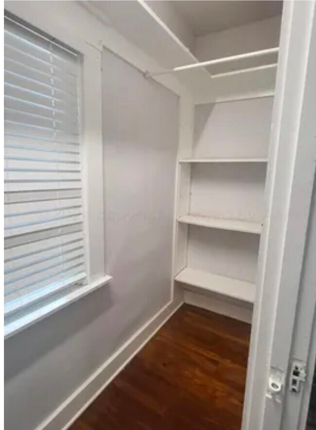 Building Photo - 110 SE 22nd Ave