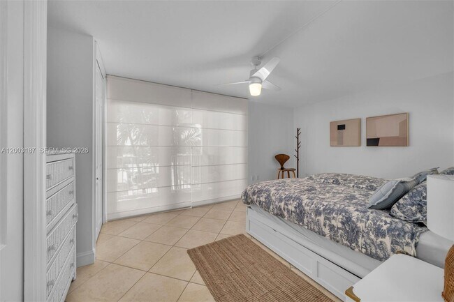 Building Photo - 881 Ocean Dr