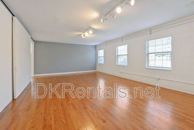 Building Photo - 1448 Iverson St NE