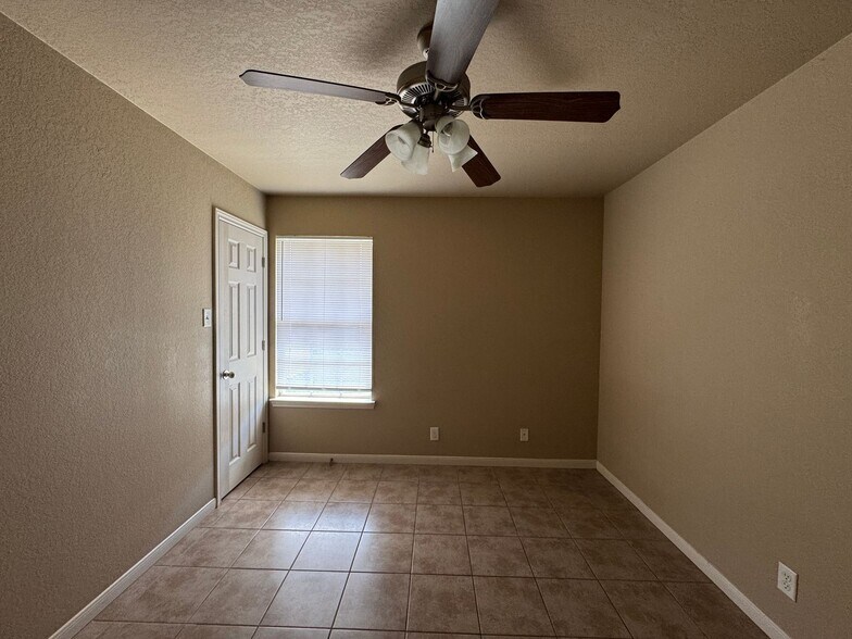 Building Photo - 1201 Powder River Dr