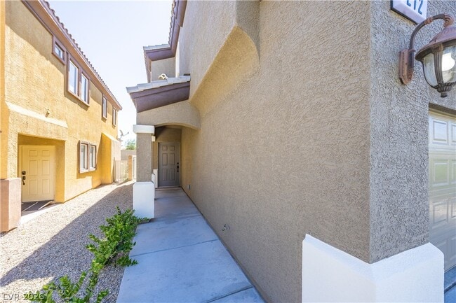 Building Photo - 212 Fairway Woods Dr