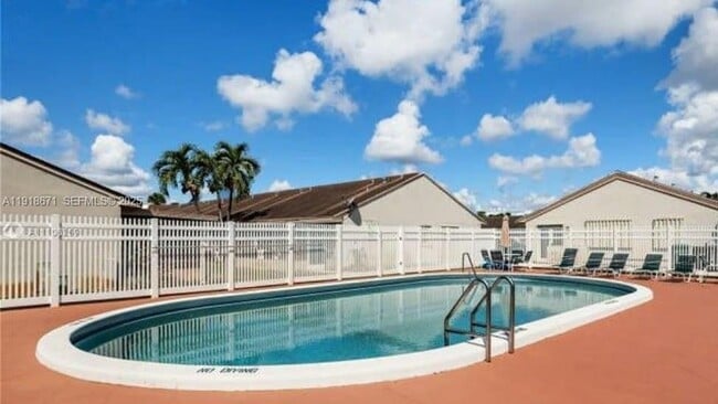 Building Photo - 8069 SW 19th Ct