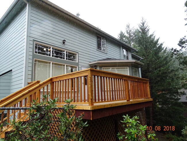 Building Photo - 3926 Shasta View St