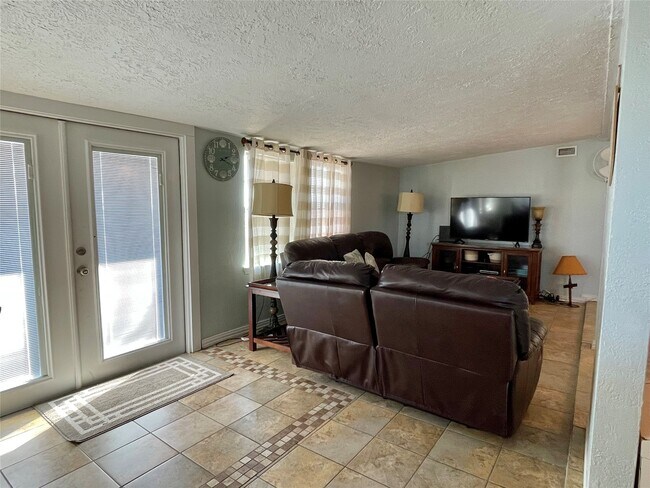 Building Photo - 308 Parkview Rd