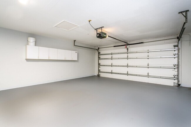 Building Photo - RARELY AVAILABLE!  3BED/2BATH POOL HOME FOR RENT-SARASOTA, FL $2995.00