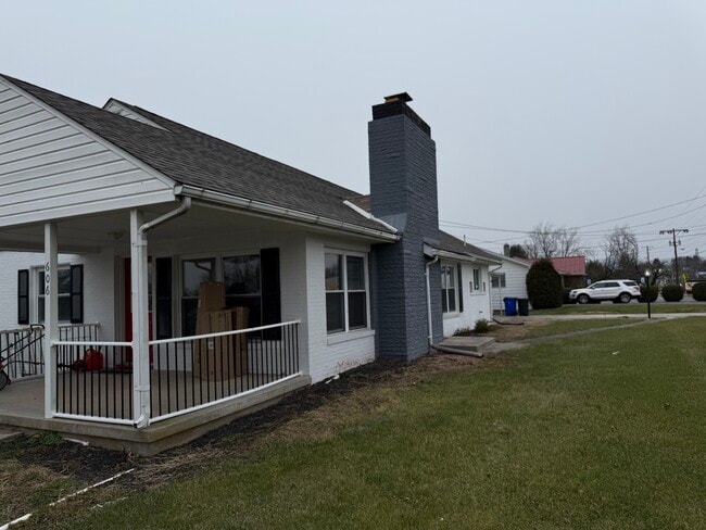 Building Photo - 606 E Main Street Ext