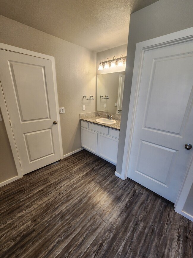 Building Photo - In Lone Star Trails! 3 bed 2 bath, 2 car garage