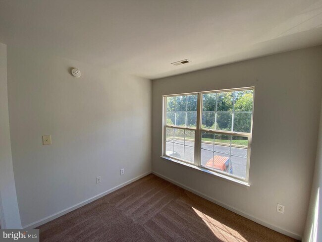 Building Photo - 4249 Normandy Ct