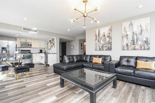 Building Photo - 2016 Main St