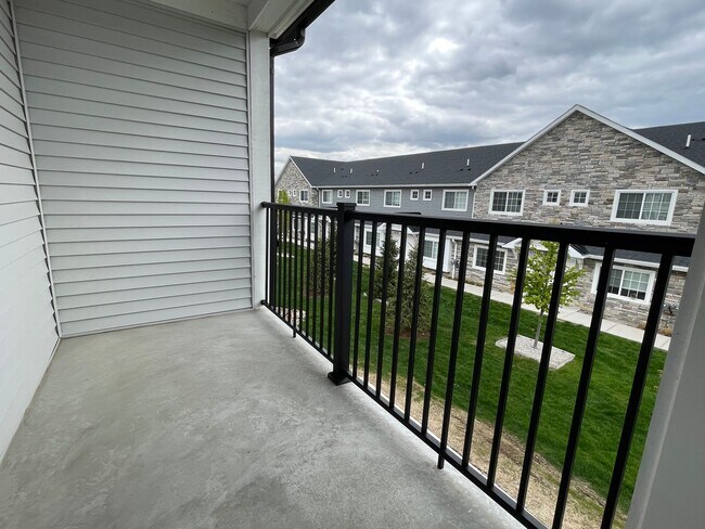 Building Photo - Shelby Township - 3 Bedroom, 2 Bath, End-Unit condo style w/Att Garage