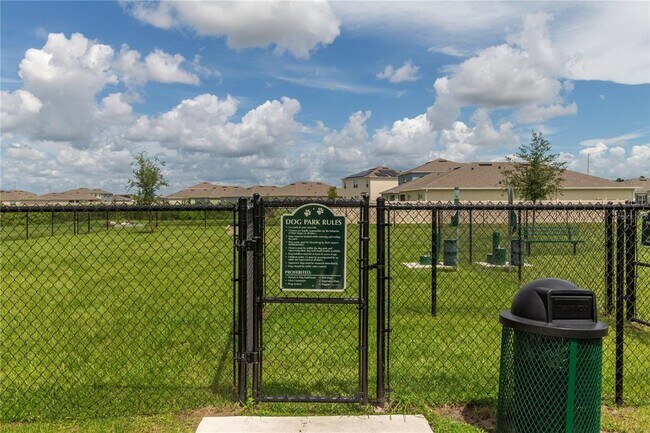 Building Photo - 3302 Pine Lily Ave