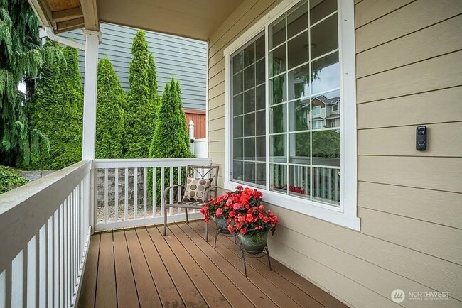Building Photo - Beautiful Craftsman Marysville!