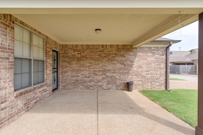 Building Photo - 1934 Rochelle Ln