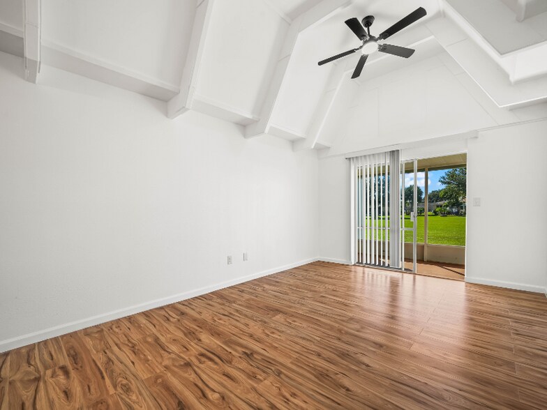 Building Photo - 511 Club Cir