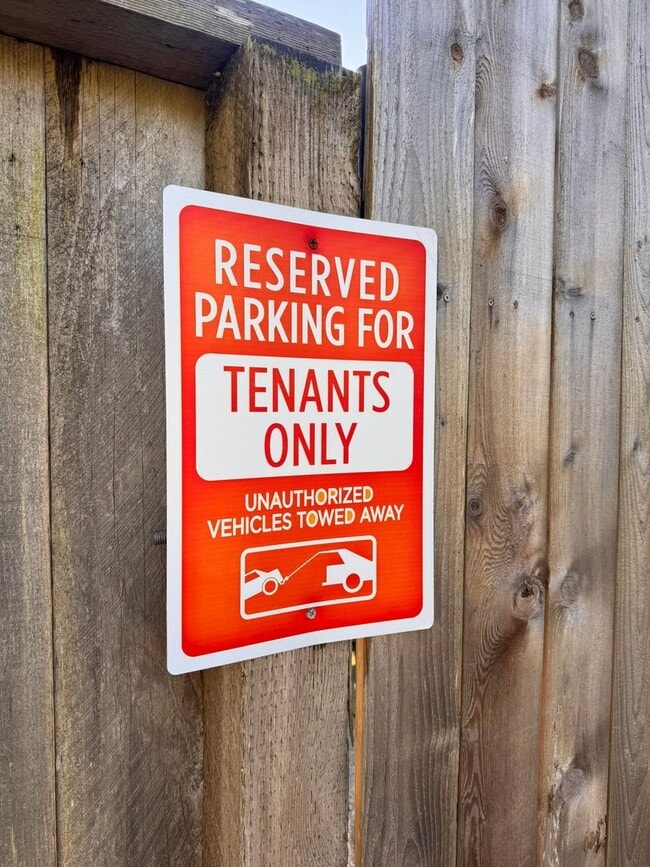 Building Photo - FULLY FURNISHED BUNGALOW WITH GORGEOUS BAY VIEWS! ALL UTILITIES INCLUDED!