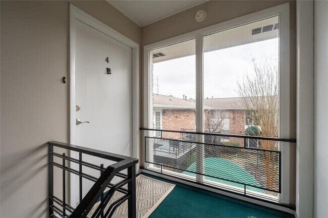 Building Photo - 4266 Roswell Rd NE