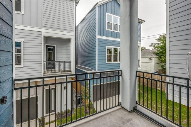 Building Photo - 948 Fisher St