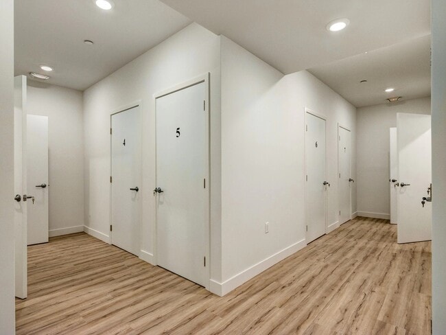 Building Photo - 338 Mariposa Ave