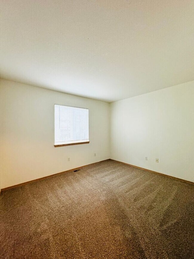 Building Photo - Charming 3 Bed/2 Bath Home with Attached 2 Car Garage in Mariana Butte