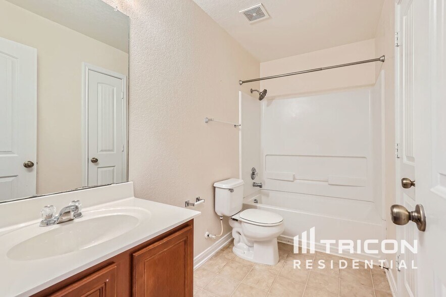 Building Photo - 5764 Maxfli Dr