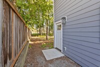 Building Photo - 900 Westwood Dr