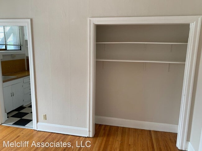 Building Photo - Studio, 1 bath Apartment - 711 SE 11th Ave.