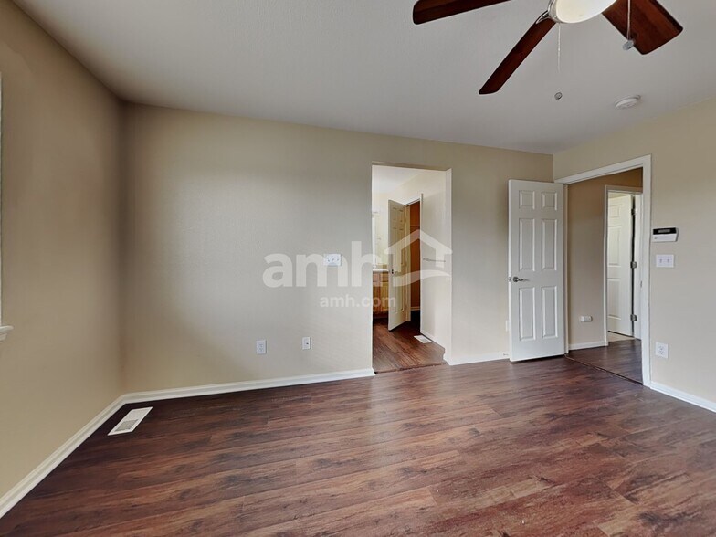 Building Photo - 469 Hayloft Way