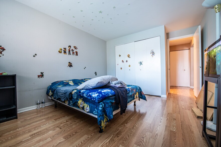 Building Photo - 5525 N Chester Ave