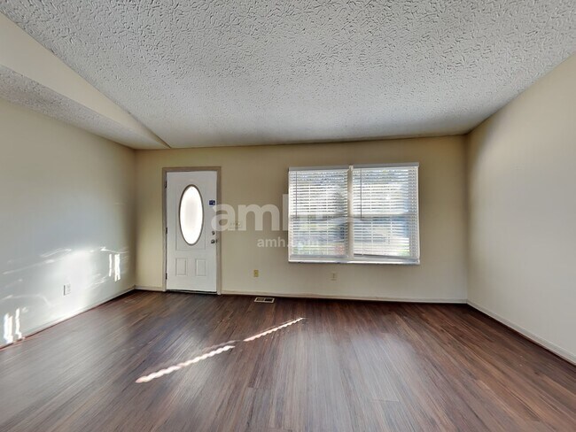 Building Photo - 2097 Earlsway Dr