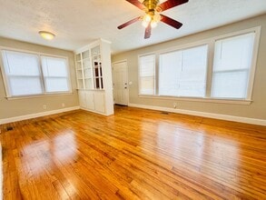 Building Photo - 1642 Oak St