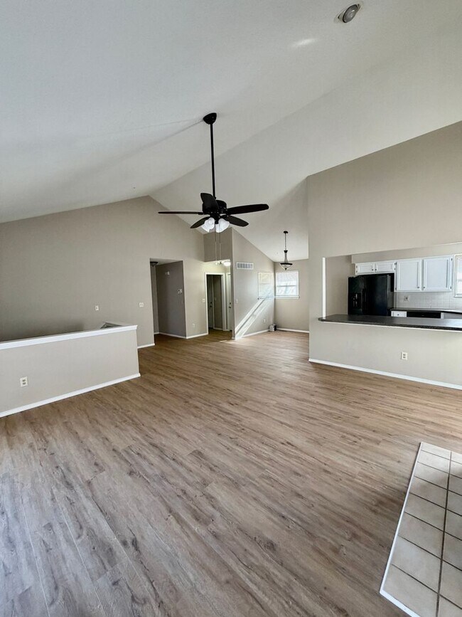 Building Photo - Andover Twin Home!