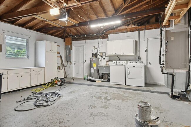 Building Photo - 2111 Lanai Ave