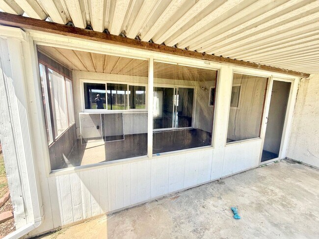 Building Photo - Beautifully Remodeled Single Story just of...