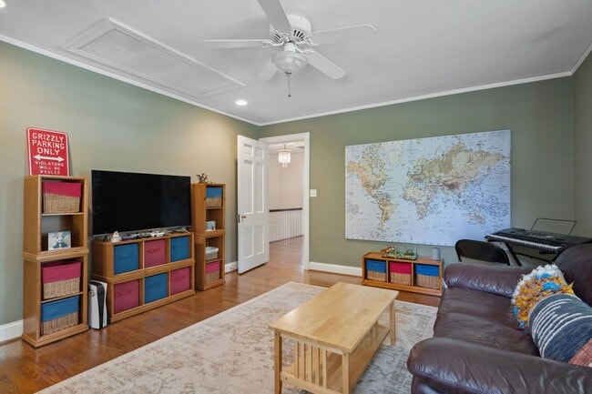 Building Photo - Extremely RARE opportunity in Green Hills