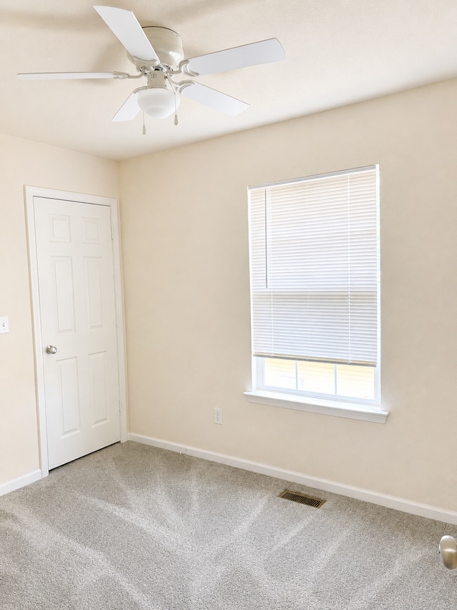 Building Photo - 847 Woodside Creek Dr