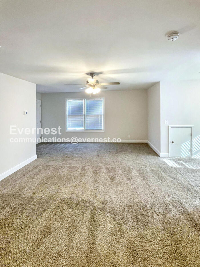 Building Photo - 637 Battery Ct