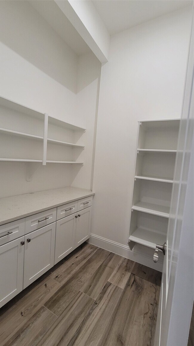 Building Photo - 9729 Neuens Rd